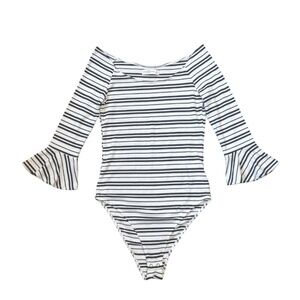 Abercrombie & Fitch black and white striped knit bodysuit w flare sleeves Sz.M